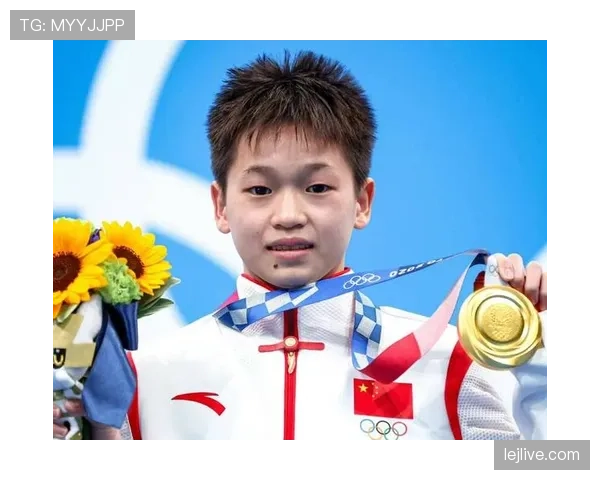 如果把全红婵的训练服叠在名牌广告海报下面，差距感能直接憋出热搜